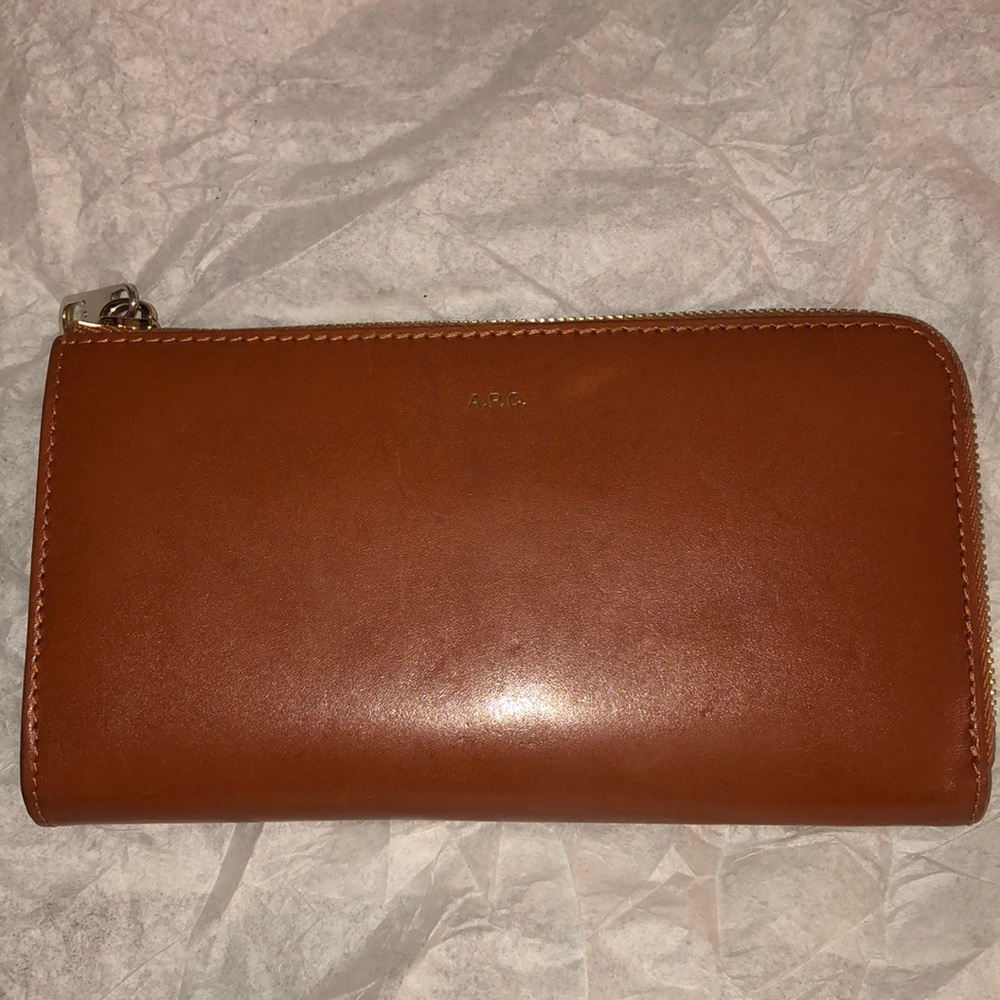 camel colored wallet